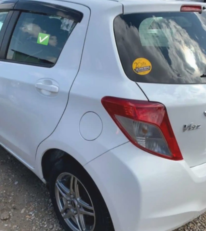Шишахои дар сафед барои Toyota vitz